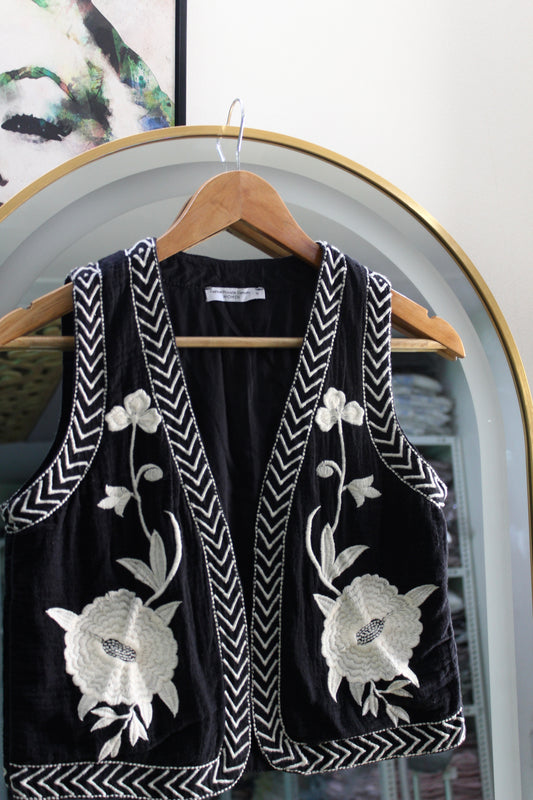 Black Ivory Bloom Vest